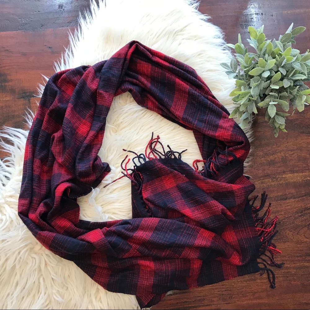 Gap red/navy plaid scarf